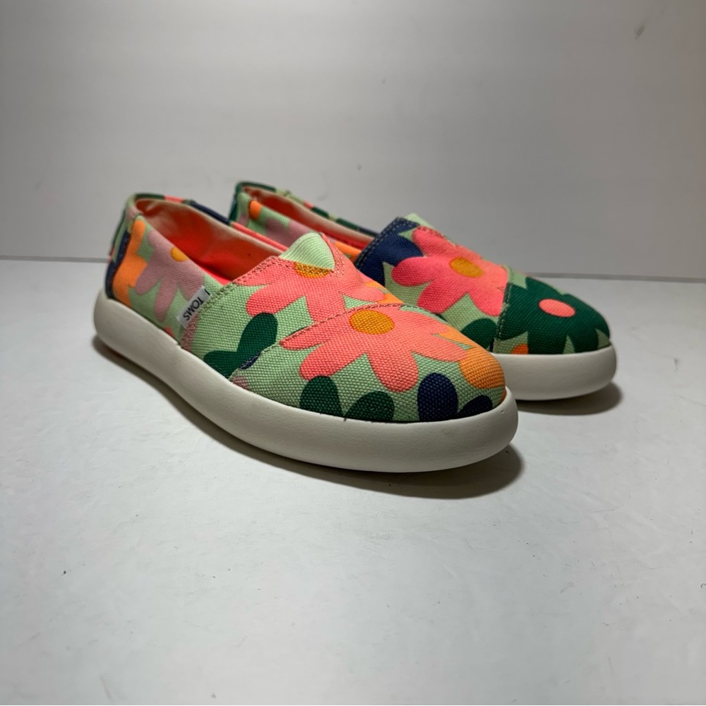 New TOMS Mallow Colorful Floral Green
Alpargata Retro Slip On Size 6.5